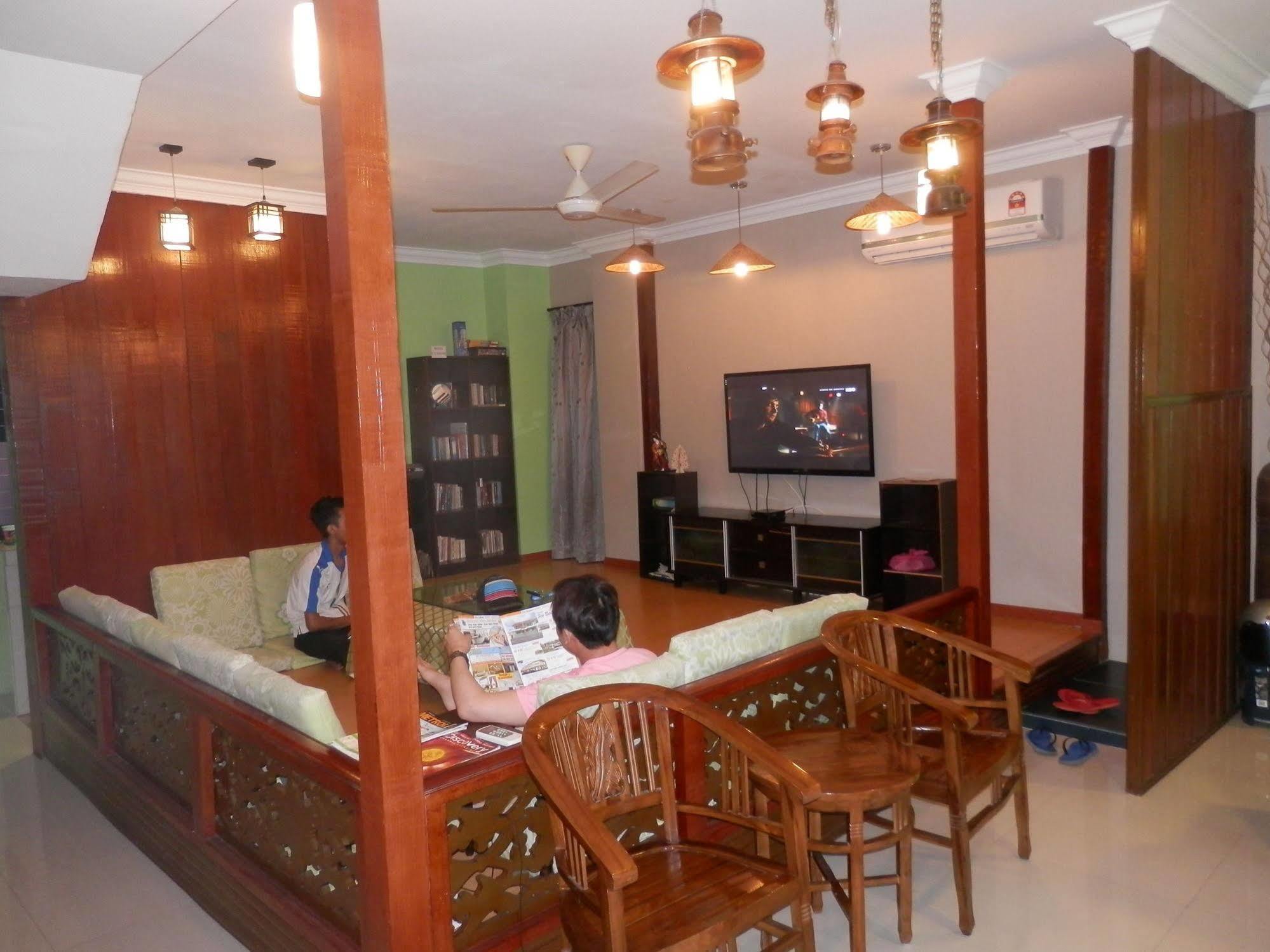 Travellers Planet Hotel & Guesthouse Malacca Ngoại thất bức ảnh